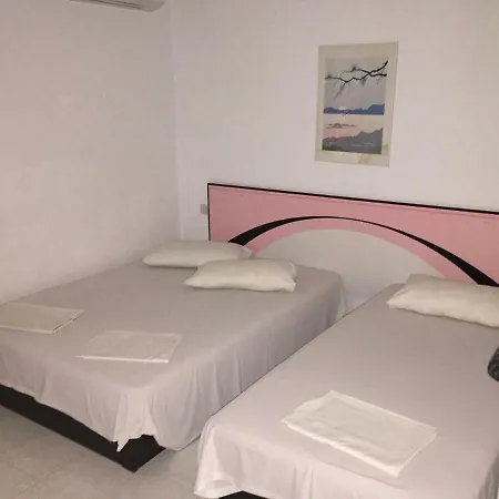 דירה Dimis And *