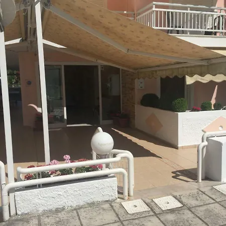 Dimis And דירה *