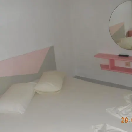 Dimis And Apartamento Olympiakí Aktí