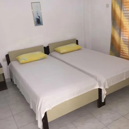 Dimis And Apartamento