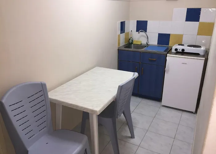 Dimis And Olympiakí Aktí