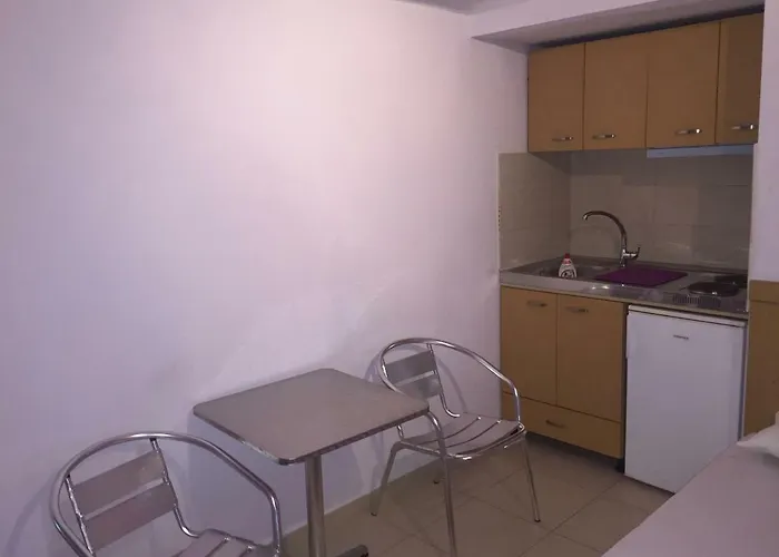 Dimis And Olympiakí Aktí