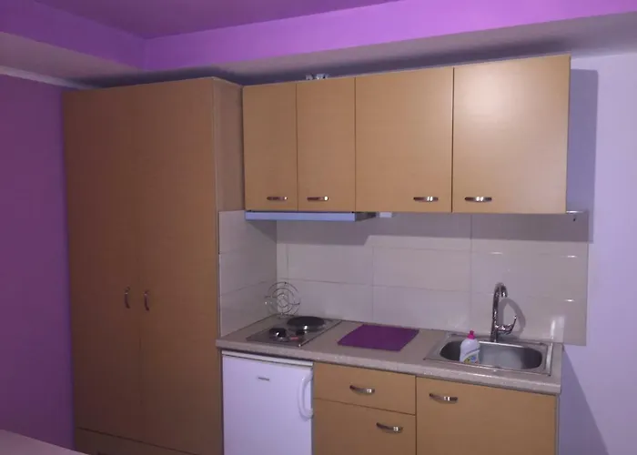 Dimis And Lejlighed *